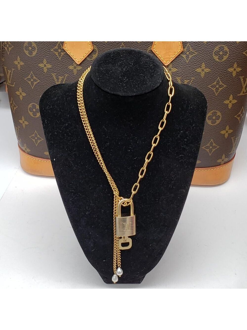 Authentic Louis Vuitton Lock & Key w/ Unbranded Gold Plated Gold Chain Necklace